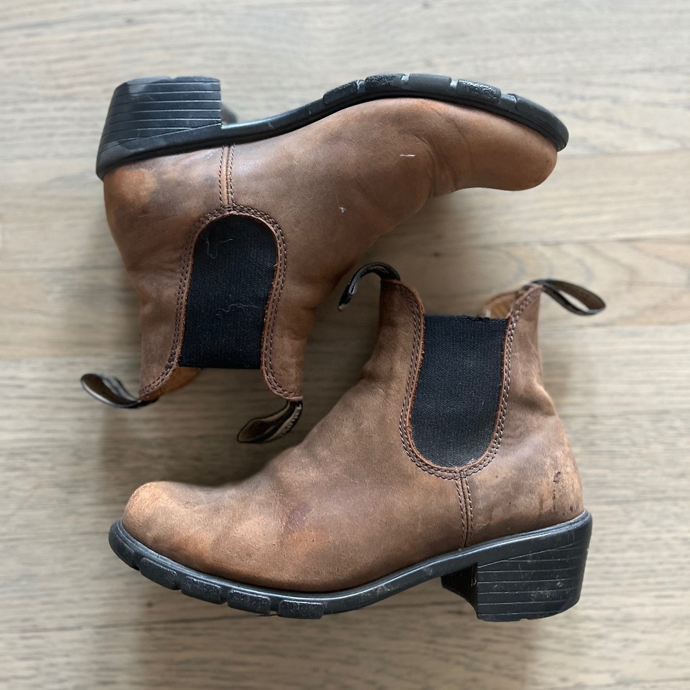 Heeled Antique Brown Blundstone’s #1673
